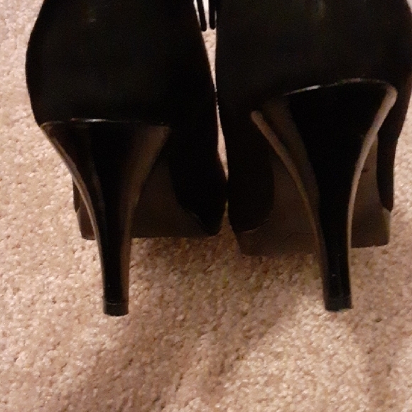 Elegant Black Ankle Boots - Picture 7 of 10